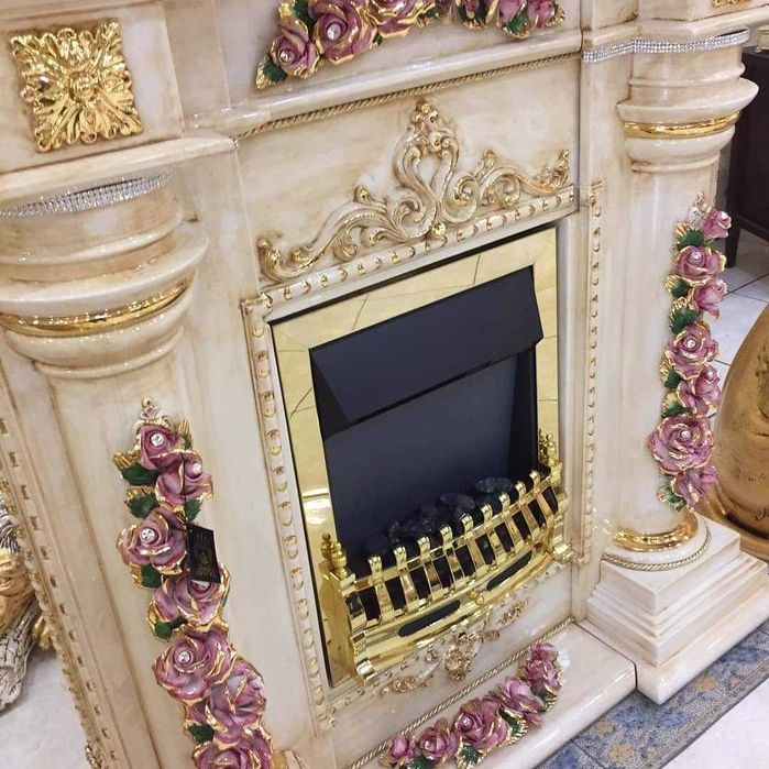 Barokowy kominek elektryczny z porcelany