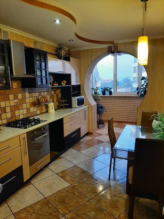 Продам 3-х кімнатну квартиру в місті Чернівці