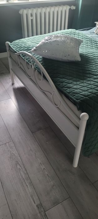 Łóżko metalowe do sypialni