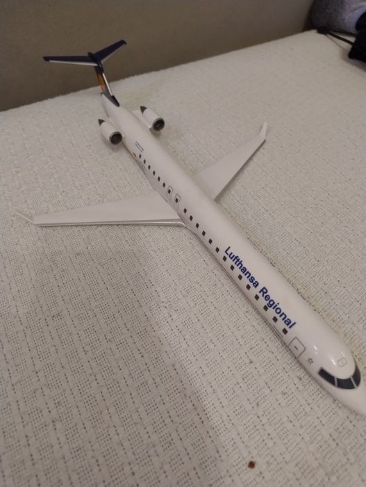 Model samolotu lufthansa bombardier crj900