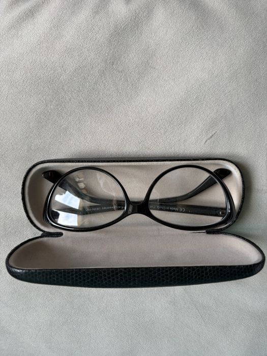 Czarne okulary zerówki z etui
