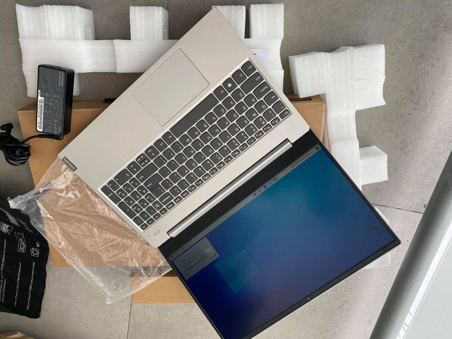 Fabrycznie Nowy Lenovo S340-15API 8GB/256GB SSD AMD Ryzen/Gw.17mc!