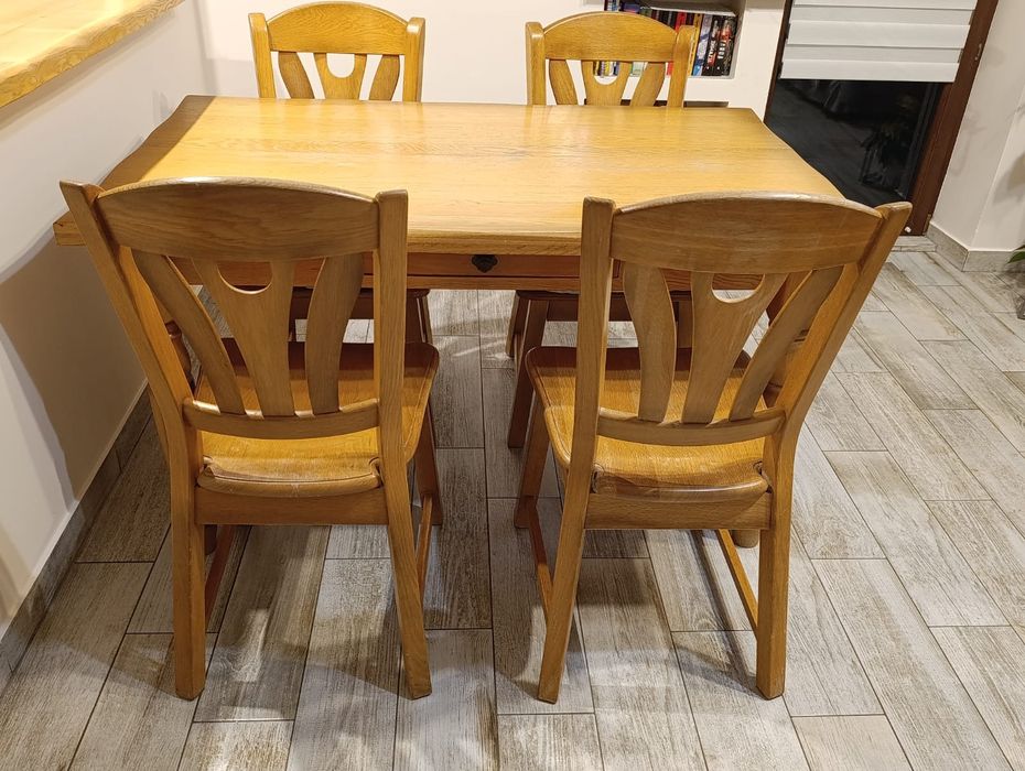 Stół dębowy + cztery krzesła