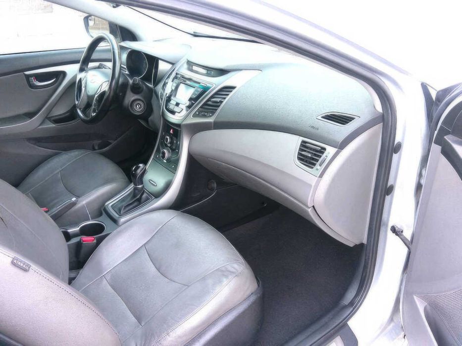 Hyundai Elantra SE      2014