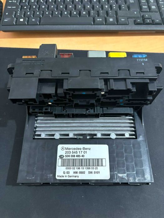 Módulo de fusíveis do Mercedes C200 Kompressor (w203)