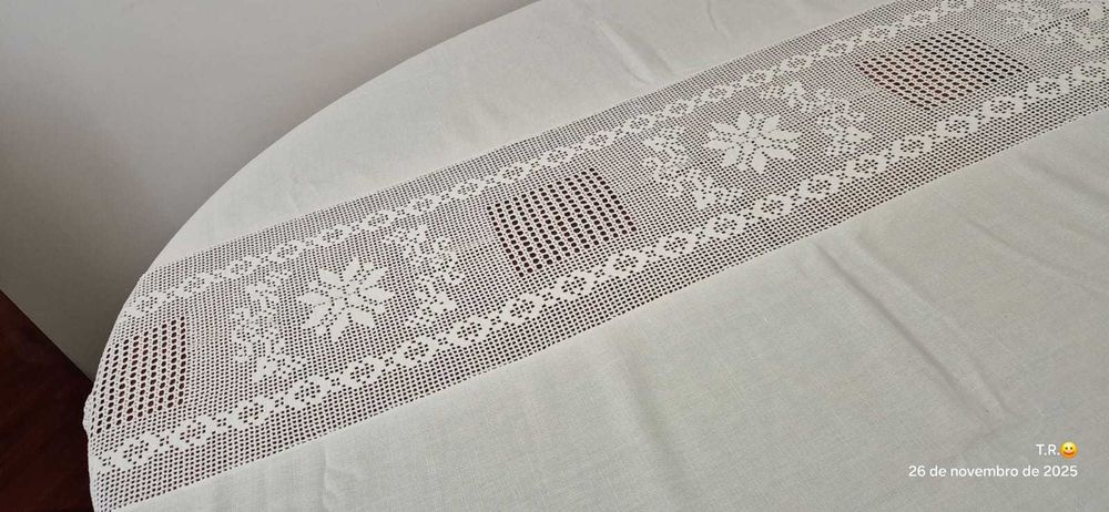 Toalha antiga de tecido e renda