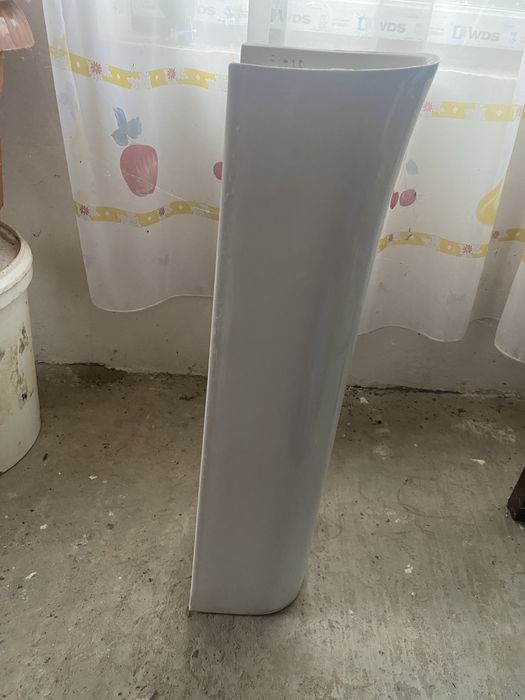 Умивальник з ніжкою