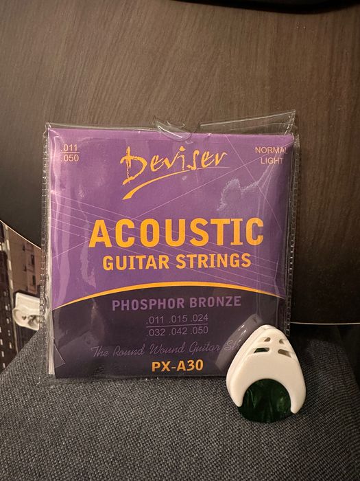 Sprzedaję gitarę akustyczną. CARAVAN HS-4010 BK