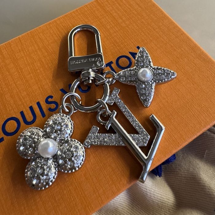 Louis Vuitton  брелоки брелок LV
