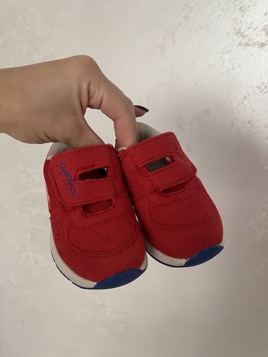 Дитячі кросівки для хлопчика або дівчинки