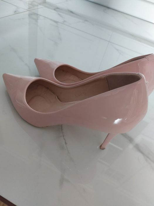 Szpilki pudrowy róż roz. 40