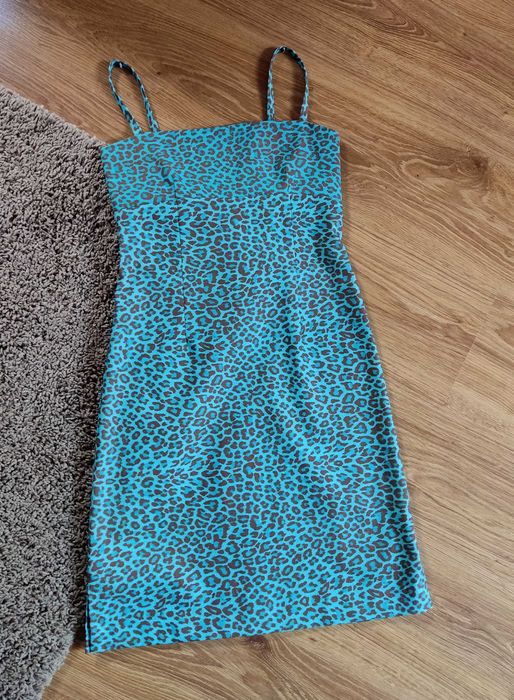 Sukienka krótka mini obcisła na szelkach w panterkę