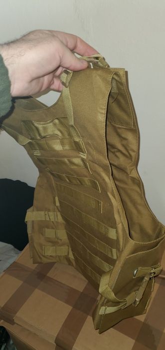 Плитоноска нова кольору койот.