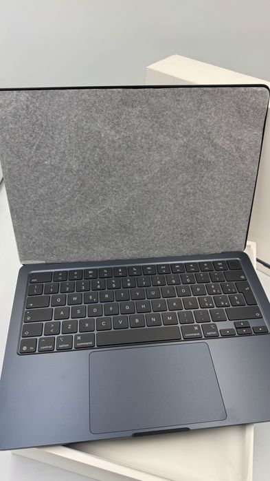 Apple MacBook Air 13 M4 24/512GB Midnight MC6C4 2025