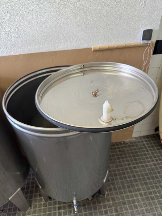 2 Tanques em Aço Inoxidável – 485 Litros Cada – Abertos com Tampa