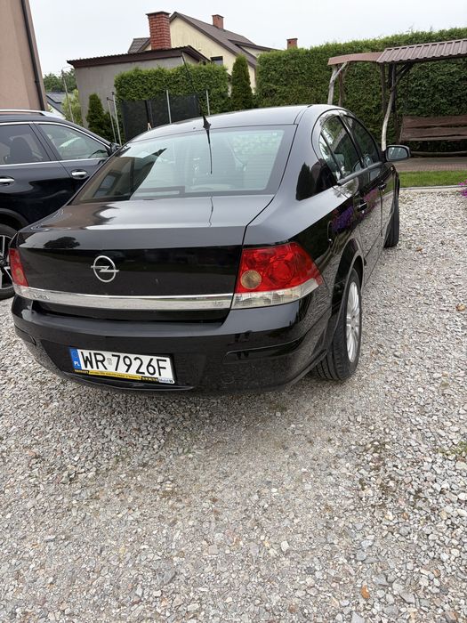 Opel astra H sedan