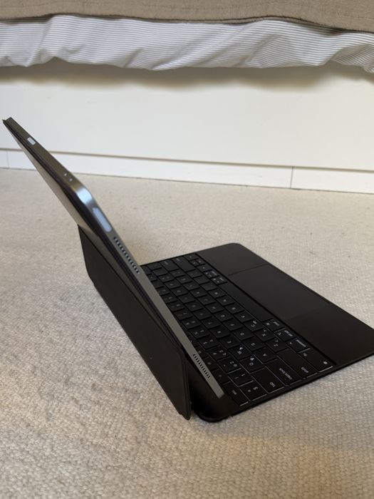 iPad Air M3 13” (2025) + Magic keybord + Apple Pencil