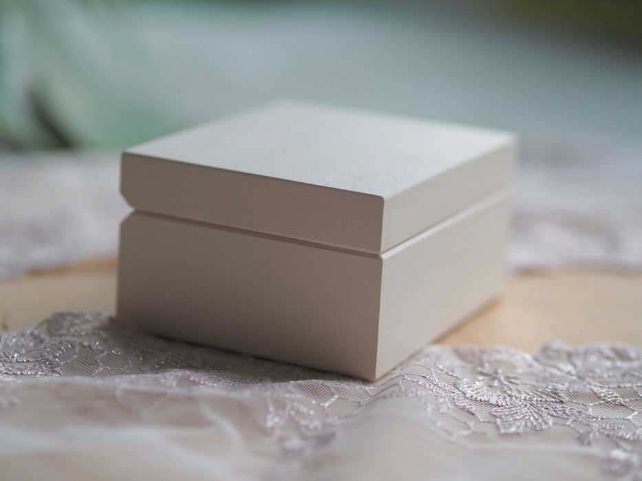 Pudełko na obrączki w kolorze szampańskim Minimalistyczne 

Pudełko