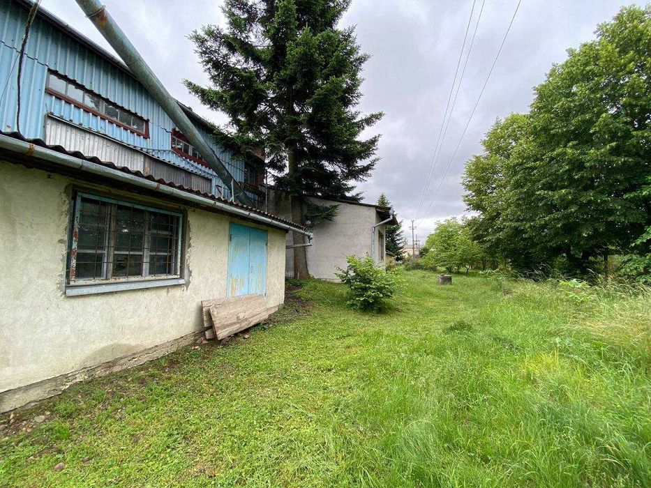 Приміщення 1230 м2 та земельна ділянка 0,35 га в с. Вістова