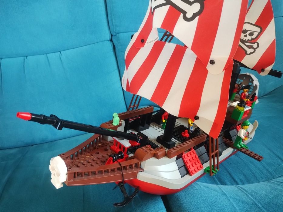 LEGO 7075 Pirates - Statek piracki Kapitana Czerwonobrodego, piraci