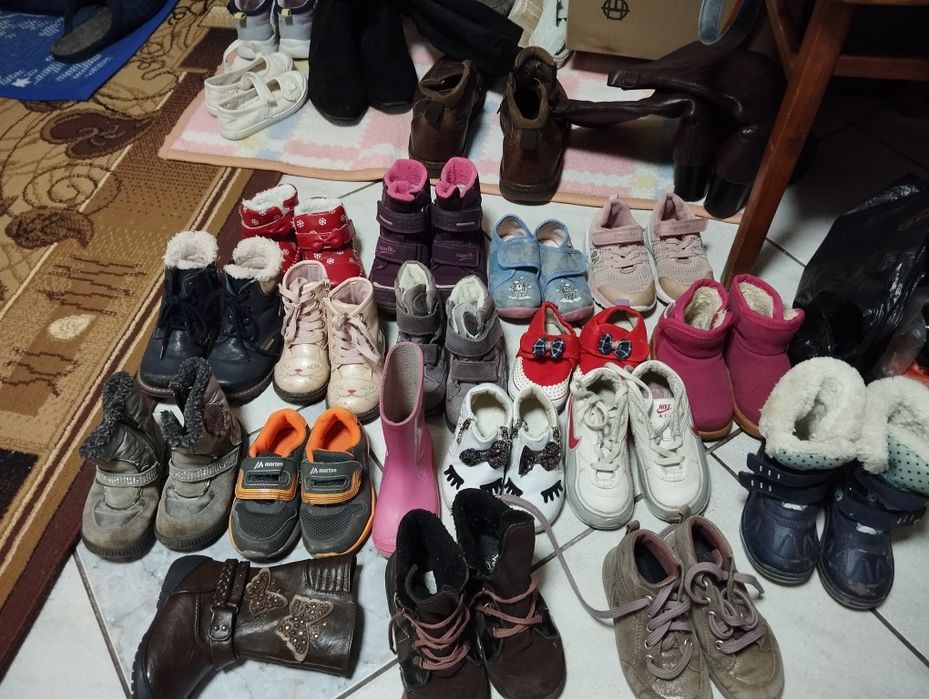 Взуття для дівчинки