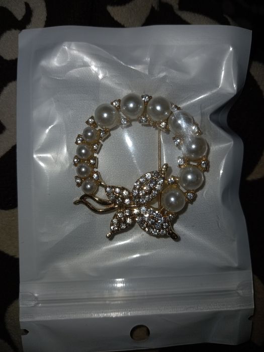 Нежная брошка бабочка.