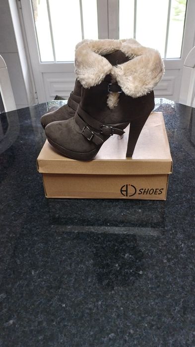 Botins tam. 37, com duas opções de uso