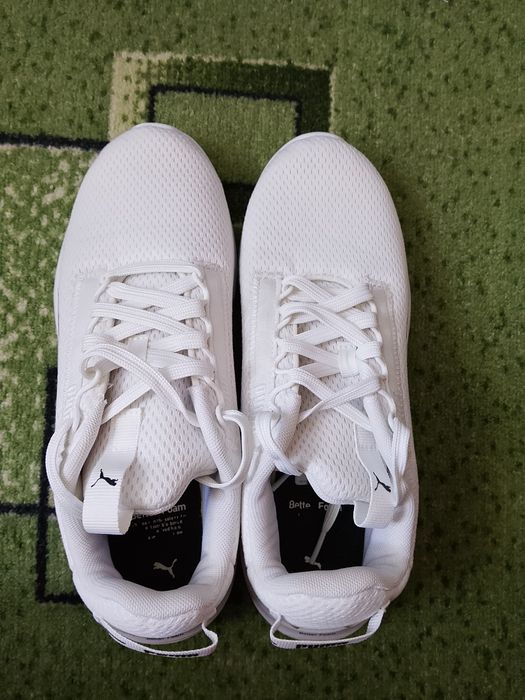 Продаю стильні білі кросівки Puma