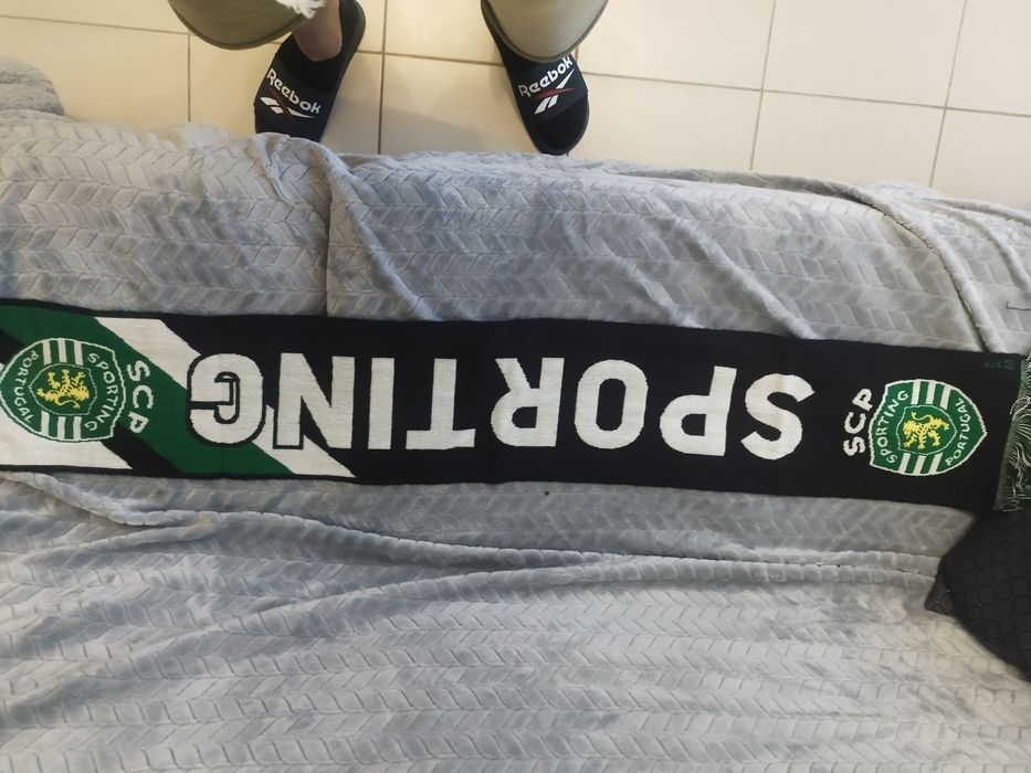 Cachecóis de futebol,alguns com mais de 20 anos .o preço é individual