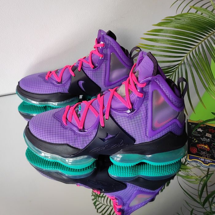 Кросівки баскетбольні Nike LeBron 19
(CZ0230-500)
Оригінал!