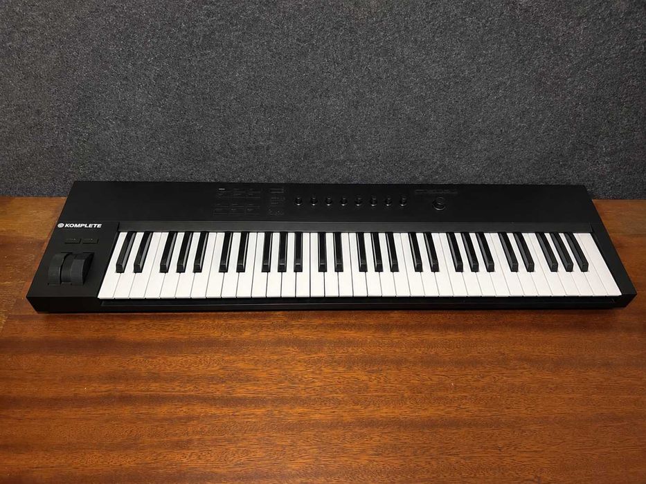 Native Instruments KOMPLETE KONTROL A61 — MIDI-клавіатура, б/у
