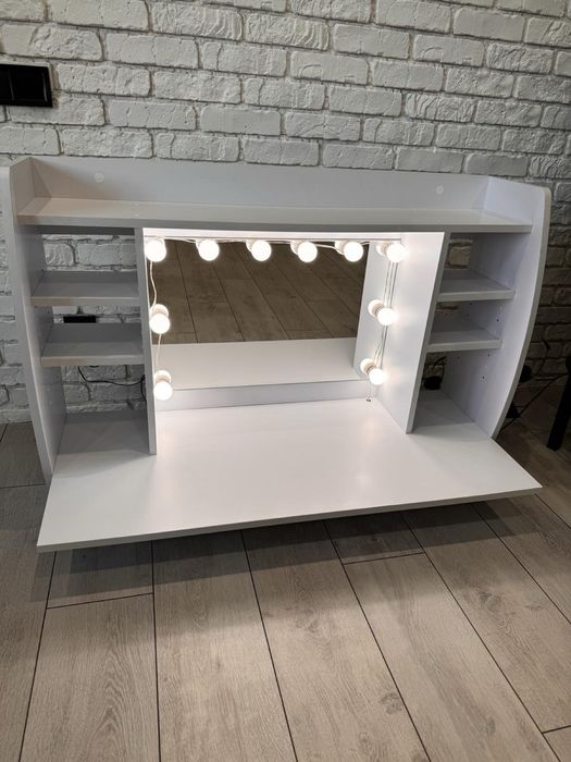 Туалетний столик