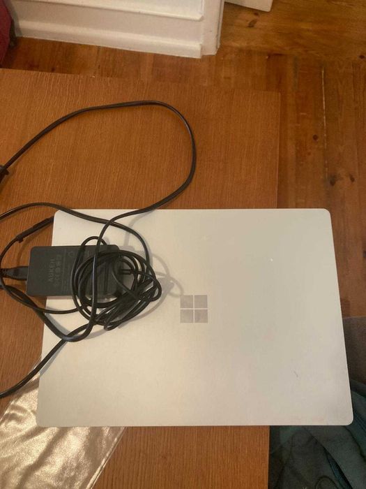 PC Microsoft Surface Laptop formatado