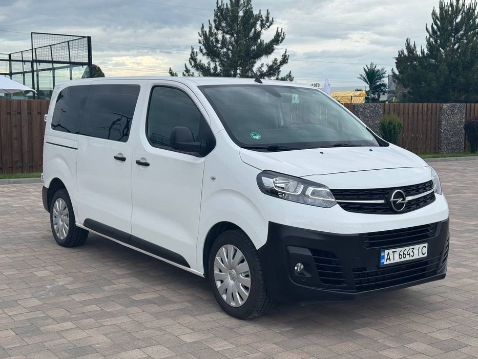 Opel Vivaro 2.0d пасажир 8+1 мість