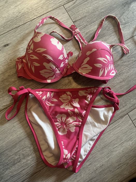 strój kąpielowy usztywniany w kwiaty