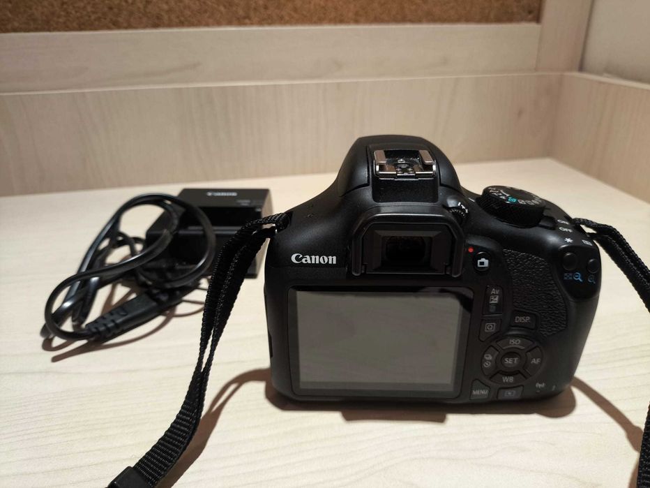 Canon EOS 1300D como nova - somente 7275 disparos + extras