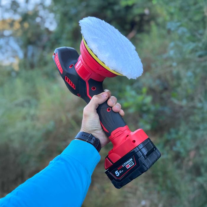 Szlifierka polerka do renowacji kloszy lamp działa na aku MILWAUKEE