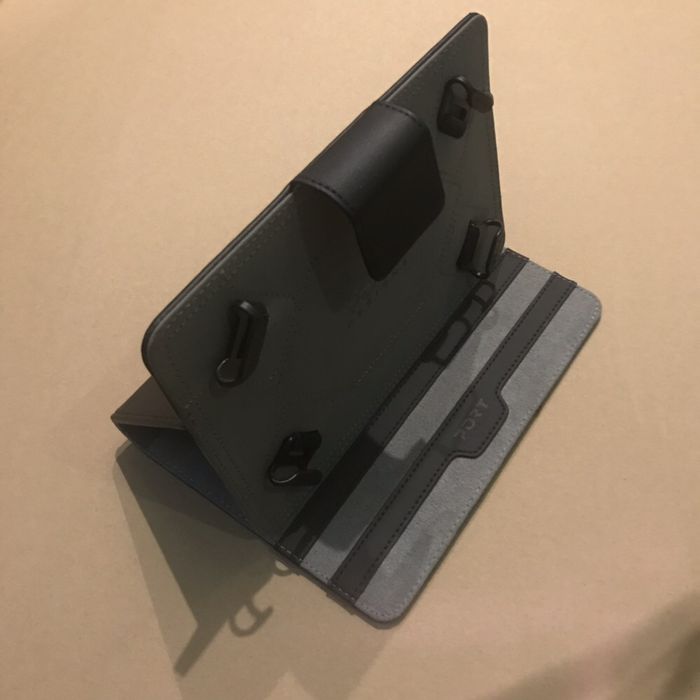 Capa preta para tablet 7”-8”
