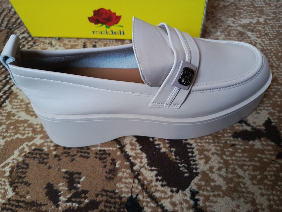 Лофери нові еко шкіра беж