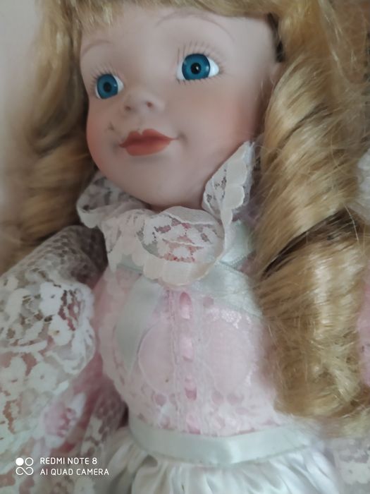 Bonecas de porcelana em bom estado