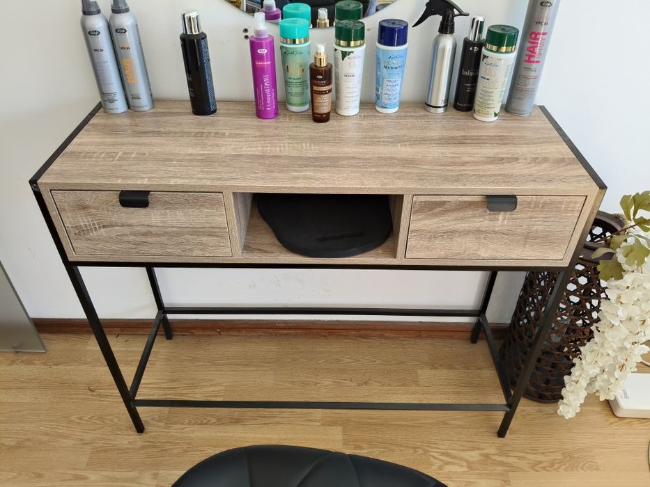 Moveis modernos com bastante arrumação