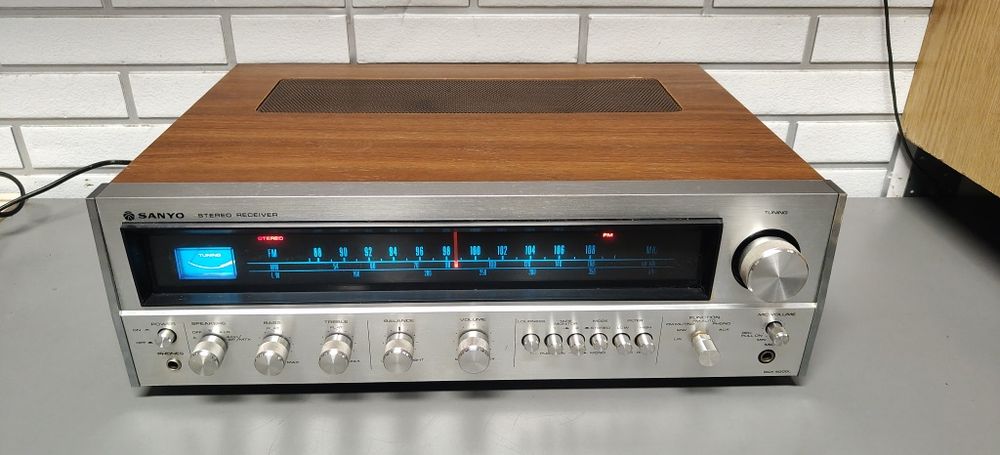 Amplituner SANYO DCX-4000L. Vintage