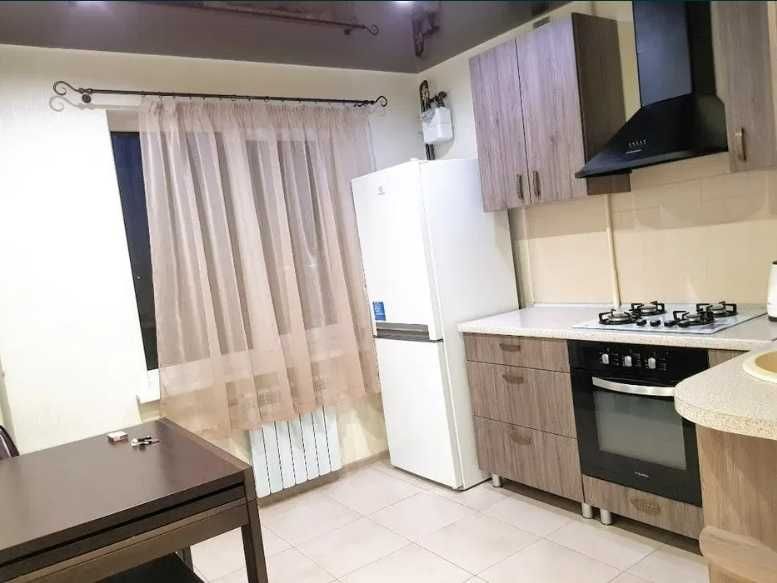 Двокімнатна квартира з ремонтом вул. Раїси Кириченко