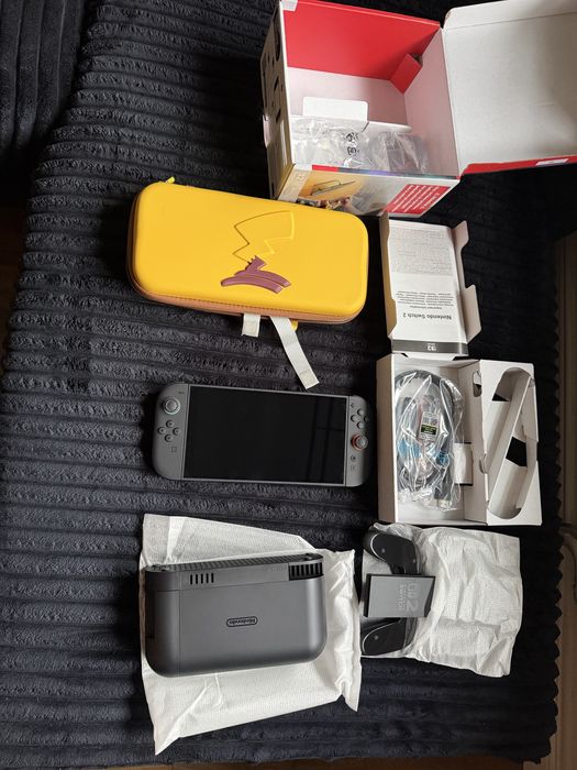Nintendo switch 2 + case + pokemon violet