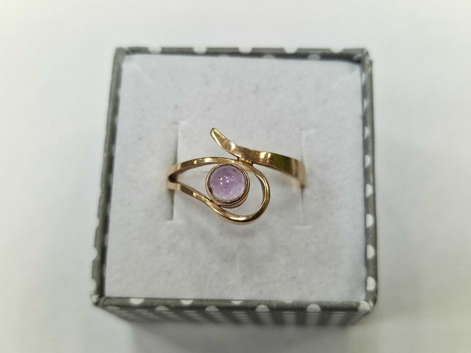 Polska 1963-86! Złoty pierścionek/ 585/ 2.60 gram/ R19/ Fluoryt