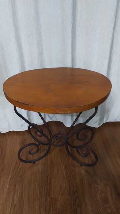 Стіл журнальний ручна робота натуральне дерево і ковані елементи