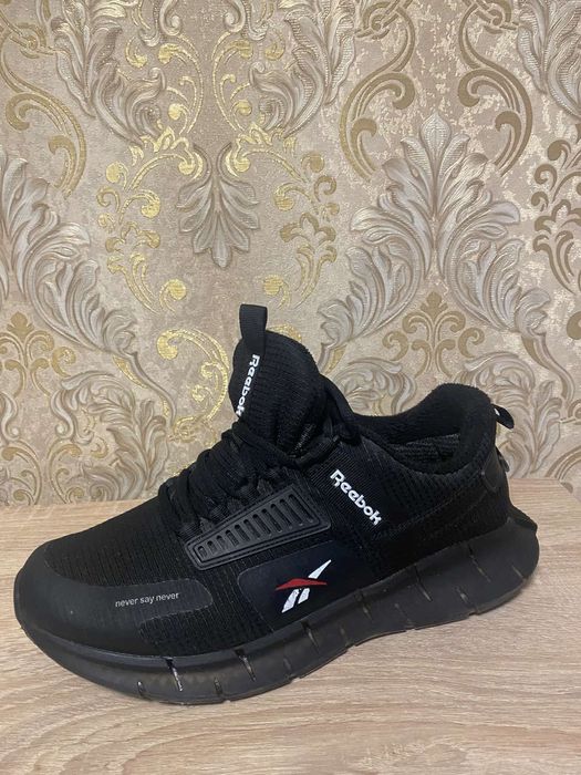 Продам кросівки сезон осінь-зима