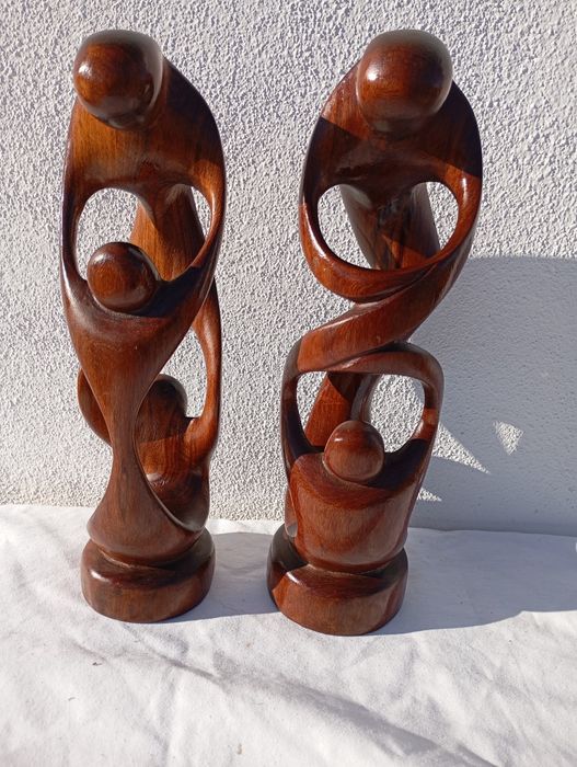 Estatuetas em madeira bom estado