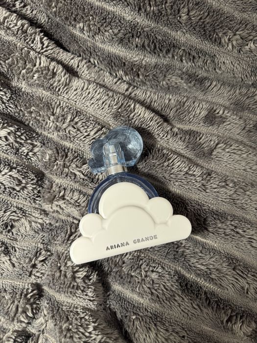 Perfumy Ariana Grande niebieska chmurka