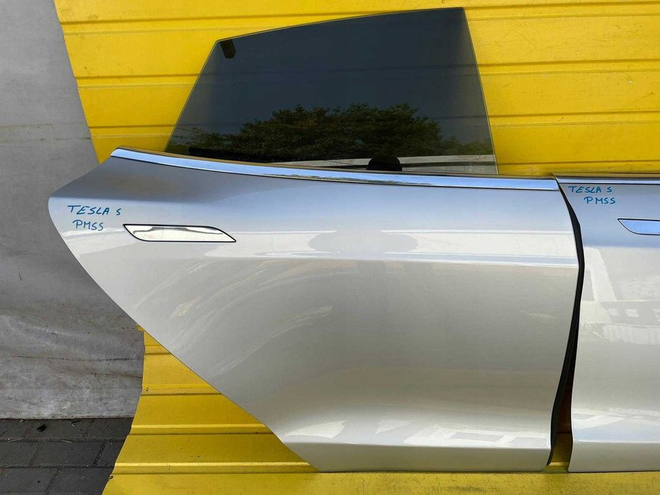 Tesla Model S Двері Задні - рестайл дорестайл